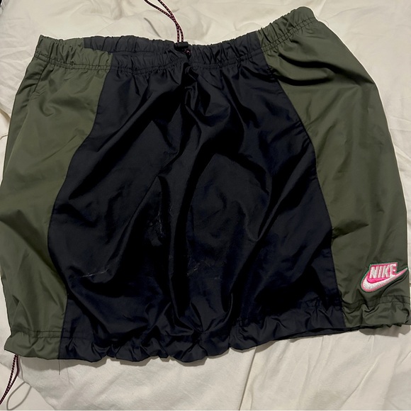 Women’s Nike Icon Clash Mini Skirt. Large. - Picture 1 of 4